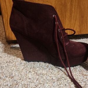 Shi by JOURNEYS Maroon Wedge Boots